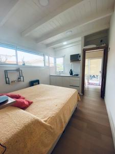 En eller flere senge i et værelse på Departamento a estrenar