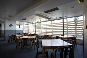 a dining room with tables and chairs and windows at CHENDA INTERNATIONAL HOTEL - Vacation STAY 99536v in Seki