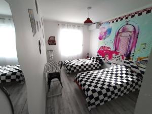 Posteľ alebo postele v izbe v ubytovaní GITE diner AMERICAIN