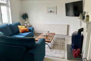 A seating area at Stylish Seaside Cornish Cottage,sleeps8 +BBQ