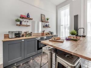Gallery image of Beach Apartment in Hastings +14 photos