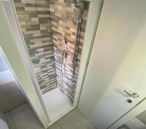 A bathroom at Villa indipendente le coccinelle beach mare piscina a 250 mt dal mare con servizio di piscina a 400 mt 12 k da Cefalu