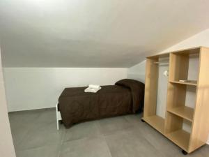 A bed or beds in a room at Villa indipendente le coccinelle beach mare piscina a 250 mt dal mare con servizio di piscina a 400 mt 12 k da Cefalu