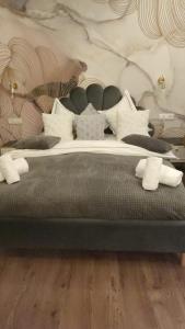 Una cama o camas en una habitación de Luxuroom
