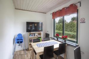 TV a/nebo společenská místnost v ubytování Bruksparkens Hostel