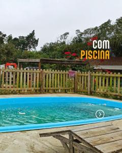 Bazén v ubytovaní Sítio Quintas da Praia alebo v jeho blízkosti