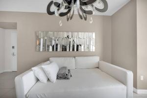 Katil atau katil-katil dalam bilik di Water & Pool Views, One bedroom W hotel building