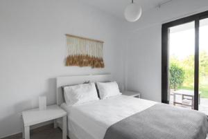 A bed or beds in a room at Elani Cactus House