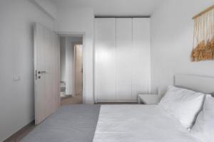 A bed or beds in a room at Elani Cactus House