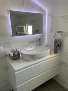 A bathroom at Elani Cactus House