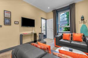 a living room with couches and a flat screen tv at Cosy modern city centre flat in Edinburgh