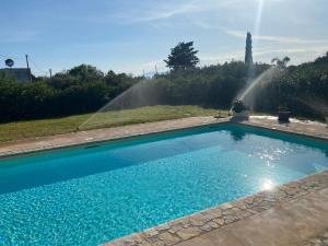 Bazén v ubytování Villa Piruzzu CV Torre Mulinazzo app P nebo v jeho okolí