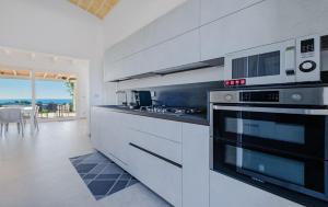 A kitchen or kitchenette at Villa Falcone - Luxury Pool Sea View Még 37 kép
