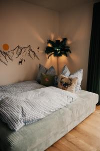 Una cama o camas en una habitación de Wohnung Finstermünz
