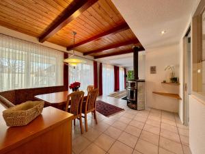 a kitchen and dining room with a table and chairs at Ferienhaus 80er Liebe mit Whirlpool in Lustenau