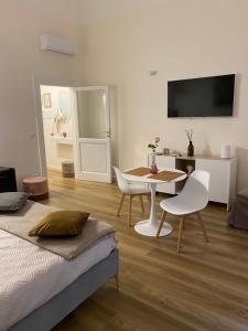 TV i/ili multimedijalni sistem u objektu Suite Murat