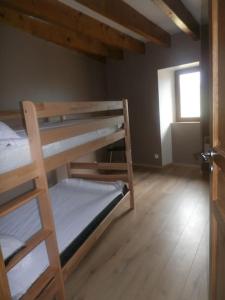 Ένα ή περισσότερα κρεβάτια σε δωμάτιο στο Maison au cœur de la vallée du DOUX , Ardeche