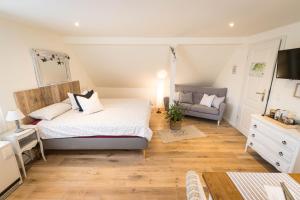 Кровать или кровати в номере Romantik-Suite Nordelsaß B&B