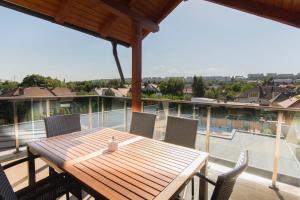 The swimming pool at or close to PontJó Apartman Miskolc