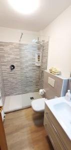 Ванная комната в Appartamento Pampeago 10