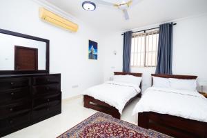 Un pat sau paturi într-o cameră la Stay Play Away Residences - 3 bed, Airport Residential, Accra