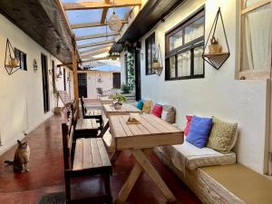 a living room with tables and a cat sitting on a couch at Casa Cheleb in San Cristóbal de Las Casas