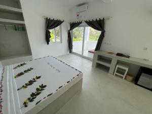 Watamu Ascot Resort客房内的一张或多张床位