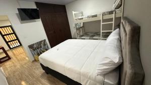 Ένα ή περισσότερα κρεβάτια σε δωμάτιο στο Rio Hotel Apartamento 1