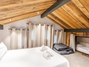 a bedroom with a bed with two towels on it at Appartement Morzine, 4 pièces, 8 personnes - FR-1-754-11 in Morzine
