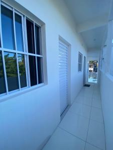 an empty hallway of a building with windows at Cantinho especial de Piedade in Recife