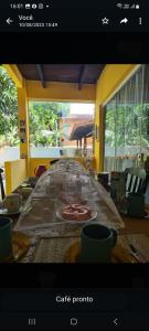 una vista de una mesa con tazas encima en Geribá Residence, en Búzios