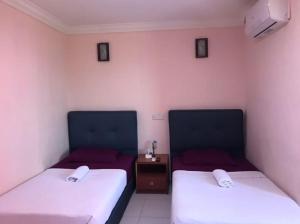 TAMIM SUITE GROUP HOTEL Dungun客房内的一张或多张床位