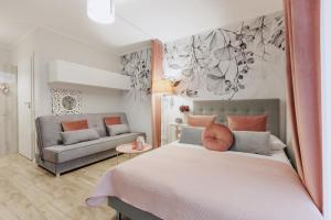 APARTEMENTY ''WERANDA'' z ogrodem w centrum客房内的一张或多张床位