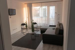 a living room with a couch and a table at Ferienwohnung in Kassel