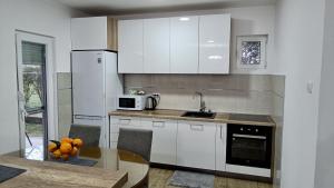 Kuchyň nebo kuchyňský kout v ubytování Entire house floor - 2-Bedroom Cozy & Peaceful Apartment