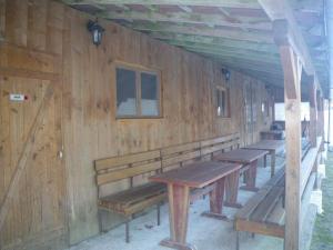 a row of benches in a wooden building at wagons dortoir in Chaudenay