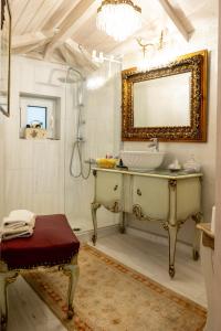 a bathroom with a sink and a mirror at Penelope suite 