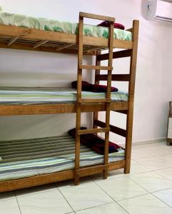 a set of bunk beds in a room at Apartamento Praia do Bonfim in Angra dos Reis