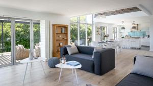 Χώρος καθιστικού στο Two Oceans - solar backup power