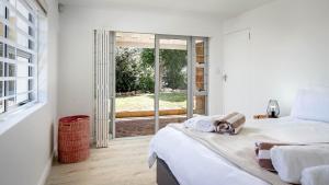 Ένα ή περισσότερα κρεβάτια σε δωμάτιο στο Two Oceans - solar backup power +33 φωτογραφίες