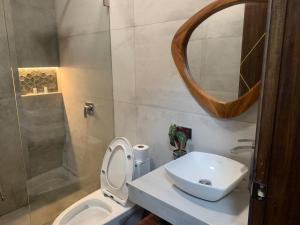 Koupelna v ubytování Hotel Sacha Golden