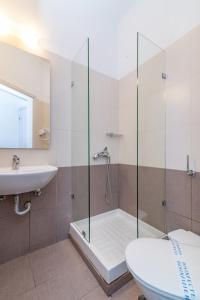 Een badkamer bij Agali bay hotel