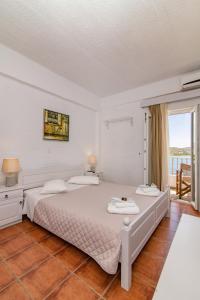 Postel nebo postele na pokoji v ubytování Agali bay hotel