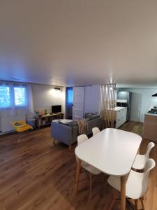 Kuchyň nebo kuchyňský kout v ubytování L'Orée, appartement cosy, 4 à 6 pers
