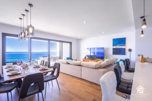 Posezení v ubytování Luxury apartment with sea and golf view