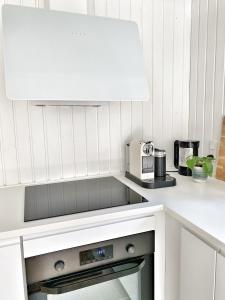 Kuchyň nebo kuchyňský kout v ubytování Cozy child-friendly house