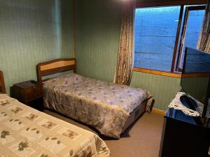 Ένα ή περισσότερα κρεβάτια σε δωμάτιο στο Casa en barrio Patrimonial Puerto Varas