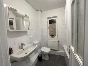 Gallery image of "Live Good, Work Good" Central House by GG Rental Hamburg in Stadt Schenefeld +9 photos