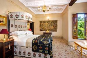 Postel nebo postele na pokoji v ubytování Thorngrove Manor