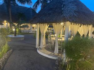 Watamu Ascot Resort外面的花园